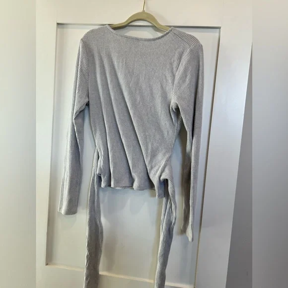 Express Women’s faux wrap sweater - Large - Picture 4 of 6